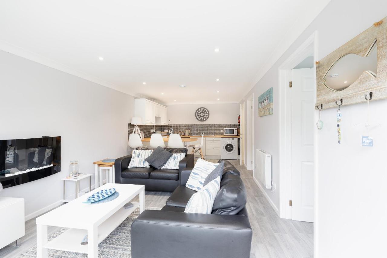 Captivating 2-Bed Villa In Millendreath Near Looe Exterior photo